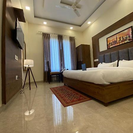 Hotel Woodlark Zirakpur Chandigarh - Brand New Hotel מראה חיצוני תמונה